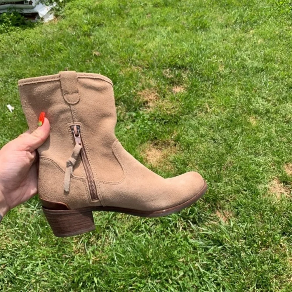 UGG Rioni Tan Suede Leather‎ Soft Pull On Mid Boots